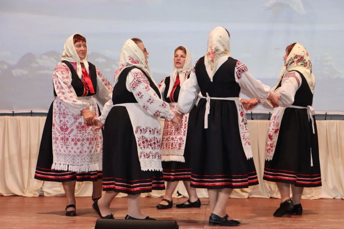 17 июля в Стародубском Доме культуры состоялся праздник народной культуры в рамках Всероссийской акции «Единый день фольклора» под названием «Русская песня - душа России» 17 июля в Стародубском Доме культуры состоялся праздник народной культуры в рамках Всероссийской акции «Единый день фольклора» под названием «Русская песня - душа России»