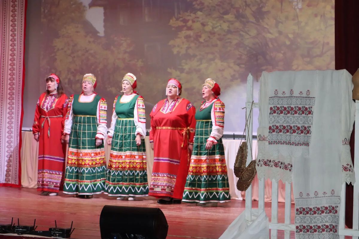17 июля в Стародубском Доме культуры состоялся праздник народной культуры в рамках Всероссийской акции «Единый день фольклора» под названием «Русская песня - душа России» 17 июля в Стародубском Доме культуры состоялся праздник народной культуры в рамках Всероссийской акции «Единый день фольклора» под названием «Русская песня - душа России»