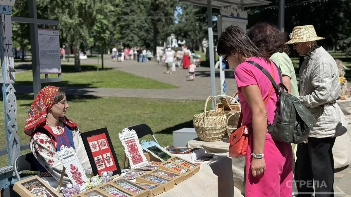 Сегодня, 17 июля, в Брянске проходит программа общероссийской акции «Единый День фольклора» Сегодня, 17 июля, в Брянске проходит программа общероссийской акции «Единый День фольклора»