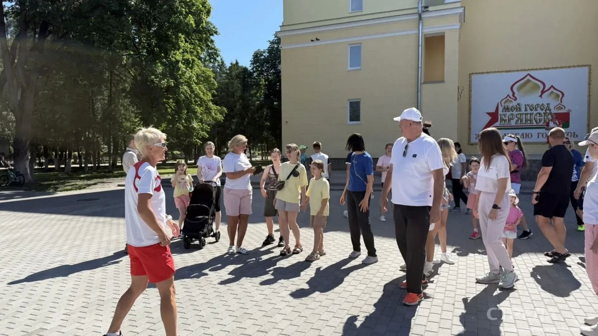 Утро воскресенья многие брянцы провели с пользой, став участниками «Часа здоровья» в парке у ДК Железнодорожников Утро воскресенья многие брянцы провели с пользой, став участниками «Часа здоровья» в парке у ДК Железнодорожников