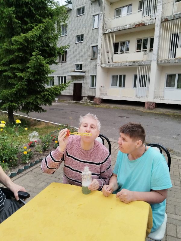 В Дарковичском доме социального обслуживания проводятся очень увлекательные занятия по развитию мелкой моторики и речевого дыхания В Дарковичском доме социального обслуживания проводятся очень увлекательные занятия по развитию мелкой моторики и речевого дыхания
