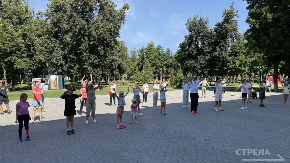 Утро воскресенья многие брянцы провели с пользой, став участниками «Часа здоровья» в парке у ДК Железнодорожников Утро воскресенья многие брянцы провели с пользой, став участниками «Часа здоровья» в парке у ДК Железнодорожников