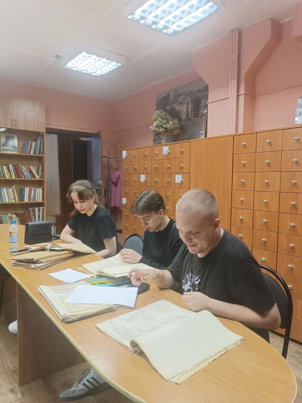 В архиве завершилась производственная практика студентов факультета истории и международных отношений Брянского государственного университета им. ак. И.Г. Петровского В архиве завершилась производственная практика студентов факультета истории и международных отношений Брянского государственного университета им. ак. И.Г. Петровского
