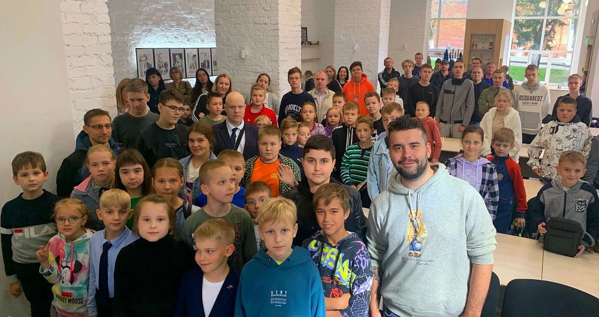 Международный день шахмат. 20 июля - Международный день шахмат. По данным ФИДЕ, в мире около 1 миллиарда человек постоянно играют в шахматы Международный день шахмат. 20 июля - Международный день шахмат. По данным ФИДЕ, в мире около 1 миллиарда человек постоянно играют в шахматы