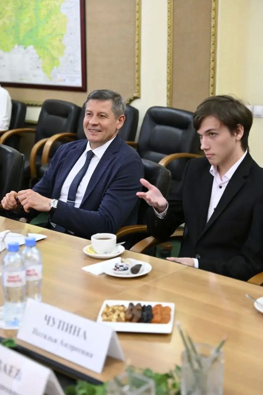 Егор Ковальчук: Выдающиеся результаты по ЕГЭ, по 100 баллов по двум предметам, — заслуга не только самих ребят, но и педагогов, родителей Егор Ковальчук: Выдающиеся результаты по ЕГЭ, по 100 баллов по двум предметам, — заслуга не только самих ребят, но и педагогов, родителей