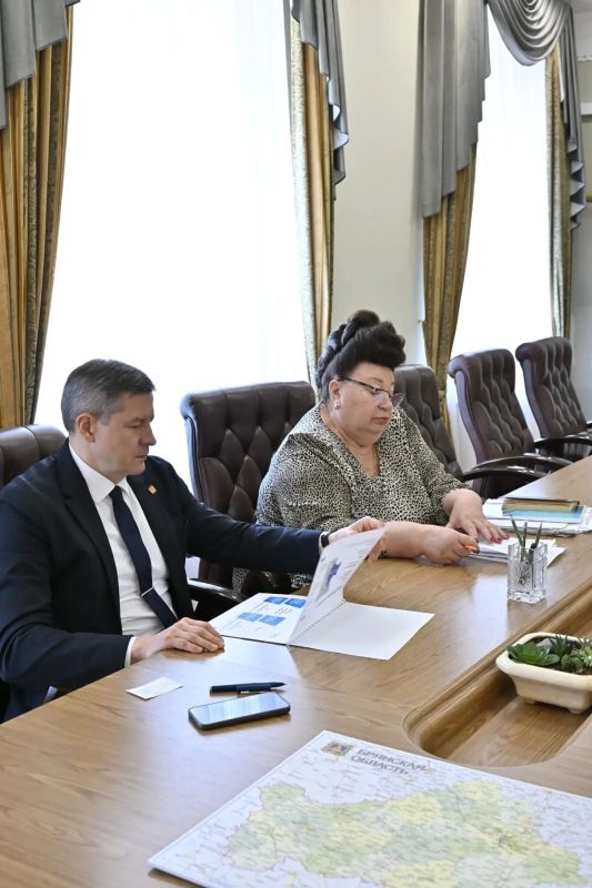Врио губернатора Егор Ковальчук провел рабочую встречу с управляющим банком ВТБ в регионе Дмитрием Пановым Врио губернатора Егор Ковальчук провел рабочую встречу с управляющим банком ВТБ в регионе Дмитрием Пановым