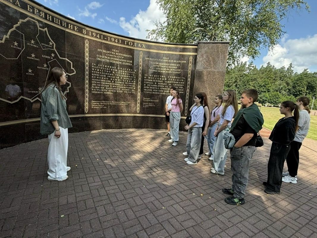 В Брянской области реализуется проект «Больше, чем путешествие: Брянская область» для учащихся городов и районов области В Брянской области реализуется проект «Больше, чем путешествие: Брянская область» для учащихся городов и районов области