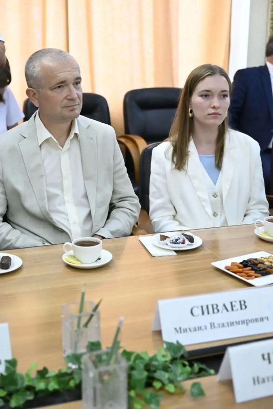 Егор Ковальчук: Выдающиеся результаты по ЕГЭ, по 100 баллов по двум предметам, — заслуга не только самих ребят, но и педагогов, родителей Егор Ковальчук: Выдающиеся результаты по ЕГЭ, по 100 баллов по двум предметам, — заслуга не только самих ребят, но и педагогов, родителей
