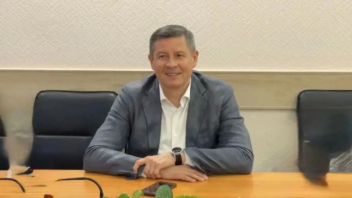 Егор Ковальчук сдал документы для регистрации в брянский избирком