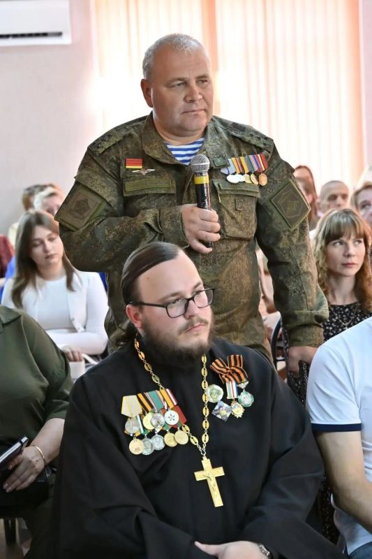 Врио губернатора Егор Ковальчук с рабочим визитом посетил Навлинский район и встретился с жителями Врио губернатора Егор Ковальчук с рабочим визитом посетил Навлинский район и встретился с жителями