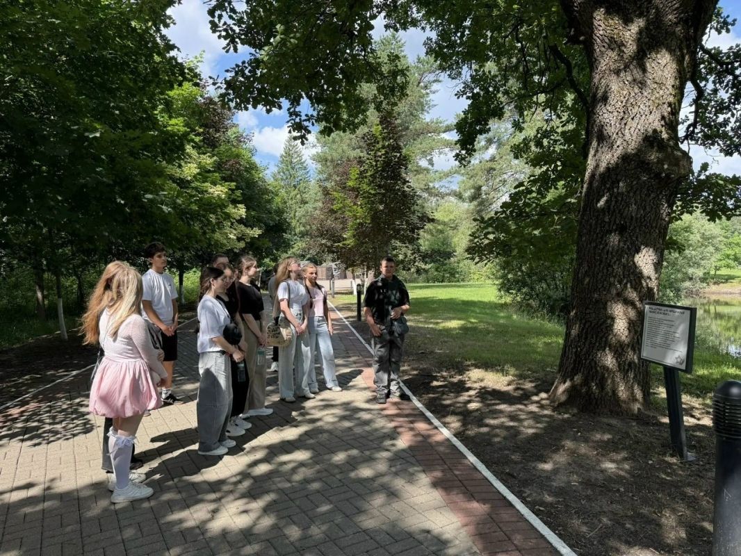 В Брянской области реализуется проект «Больше, чем путешествие: Брянская область» для учащихся городов и районов области В Брянской области реализуется проект «Больше, чем путешествие: Брянская область» для учащихся городов и районов области
