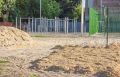На бесплатной «умной» спортивной площадке готовятся уложить травмобезопасное покрытие
