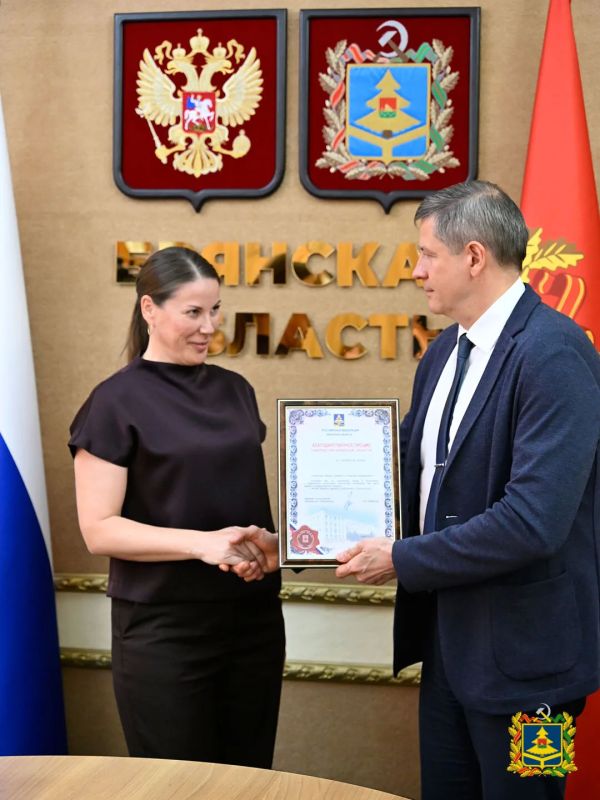 Врио Губернатора Егор Ковальчук встретился с выпускниками, получившими 200 баллов за ЕГЭ Врио Губернатора Егор Ковальчук встретился с выпускниками, получившими 200 баллов за ЕГЭ