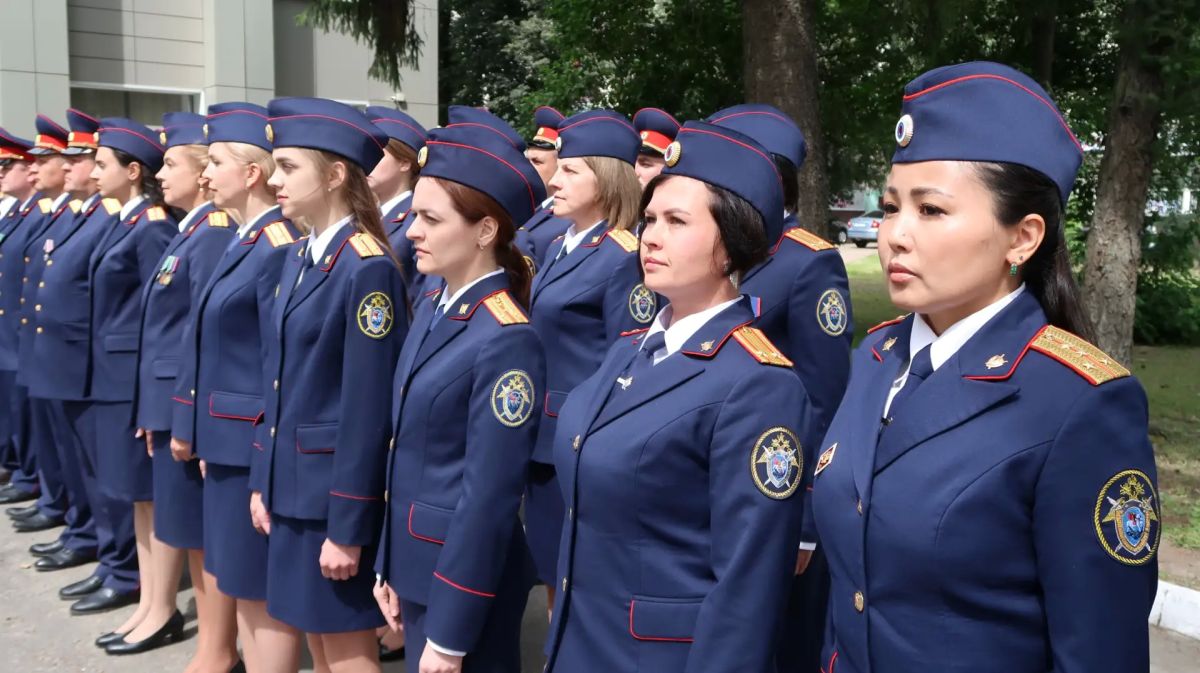 В преддверии Дня сотрудника органов следствия Российской Федерации в следственном управлении СК России по Брянской области состоялось открытие мемориальной доски и ведомственного музея В преддверии Дня сотрудника органов следствия Российской Федерации в следственном управлении СК России по Брянской области состоялось открытие мемориальной доски и ведомственного музея