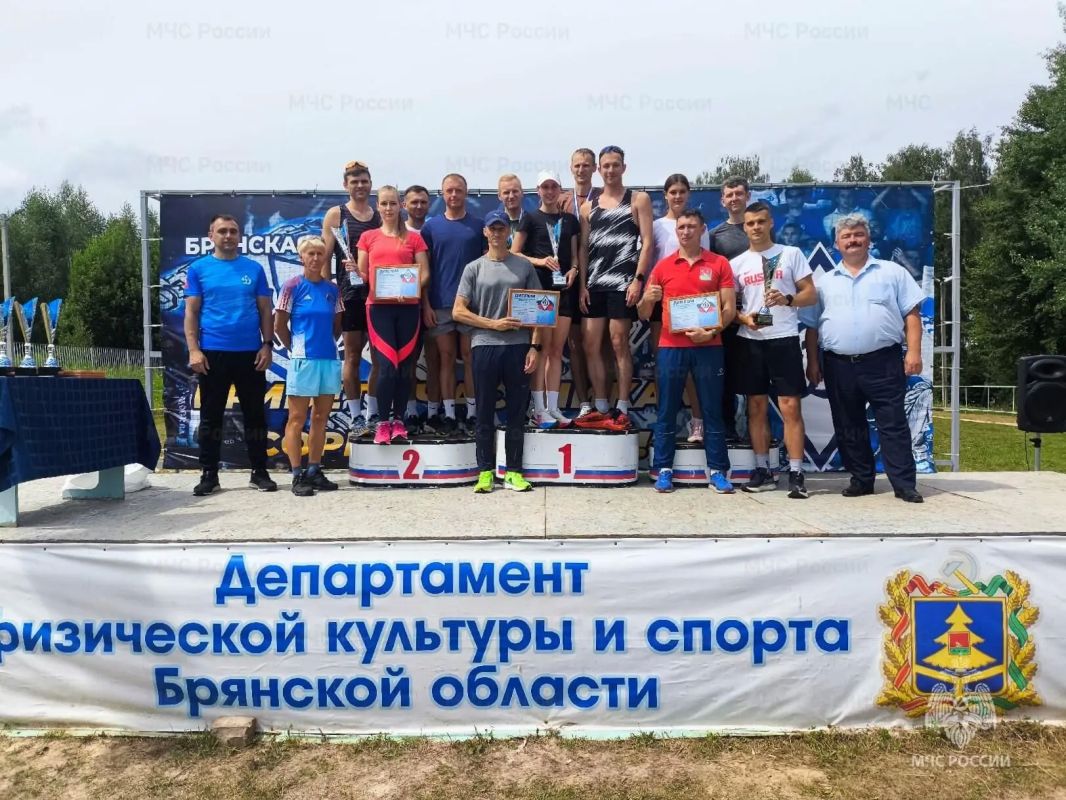 Испытание характером: сотрудники МЧС России приняли участие в легкоатлетическом кроссе