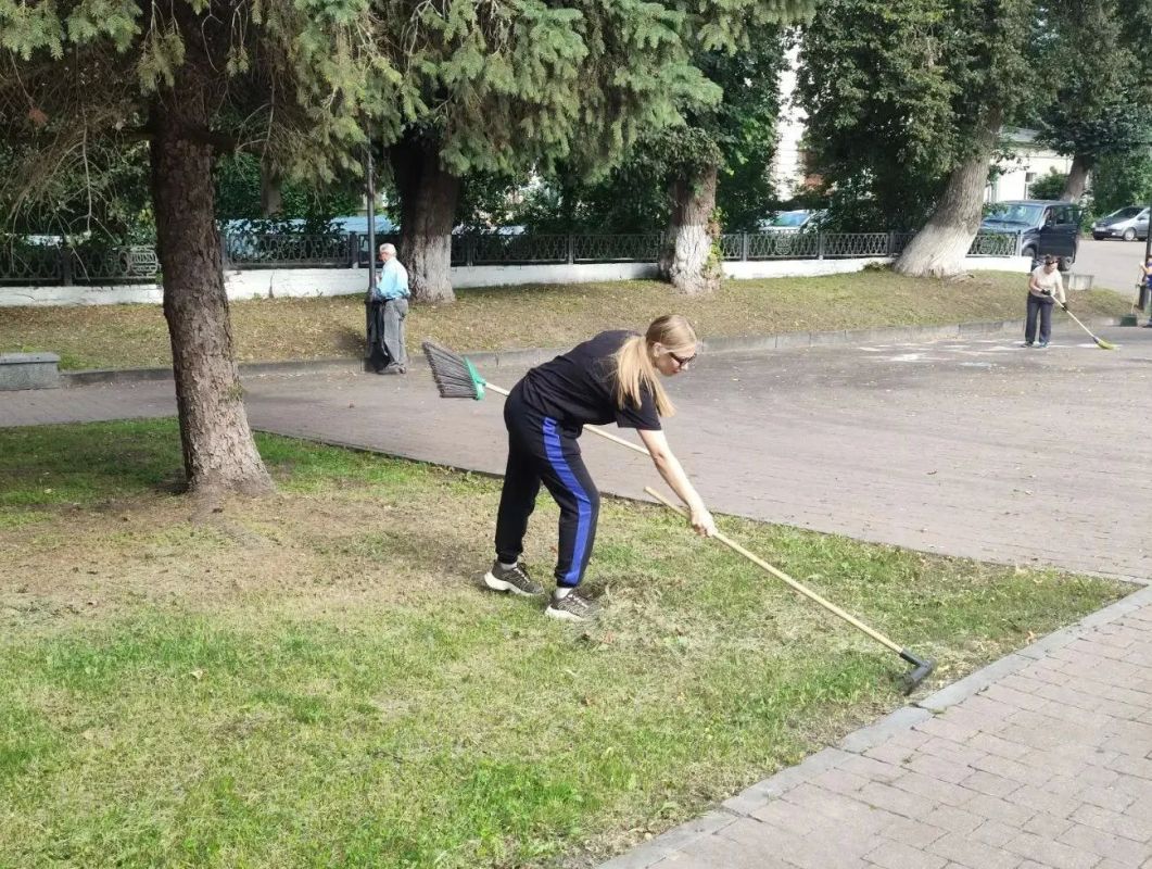 В санитарной пятнице приняли участие 96 сотрудников городской и районных администраций В санитарной пятнице приняли участие 96 сотрудников городской и районных администраций