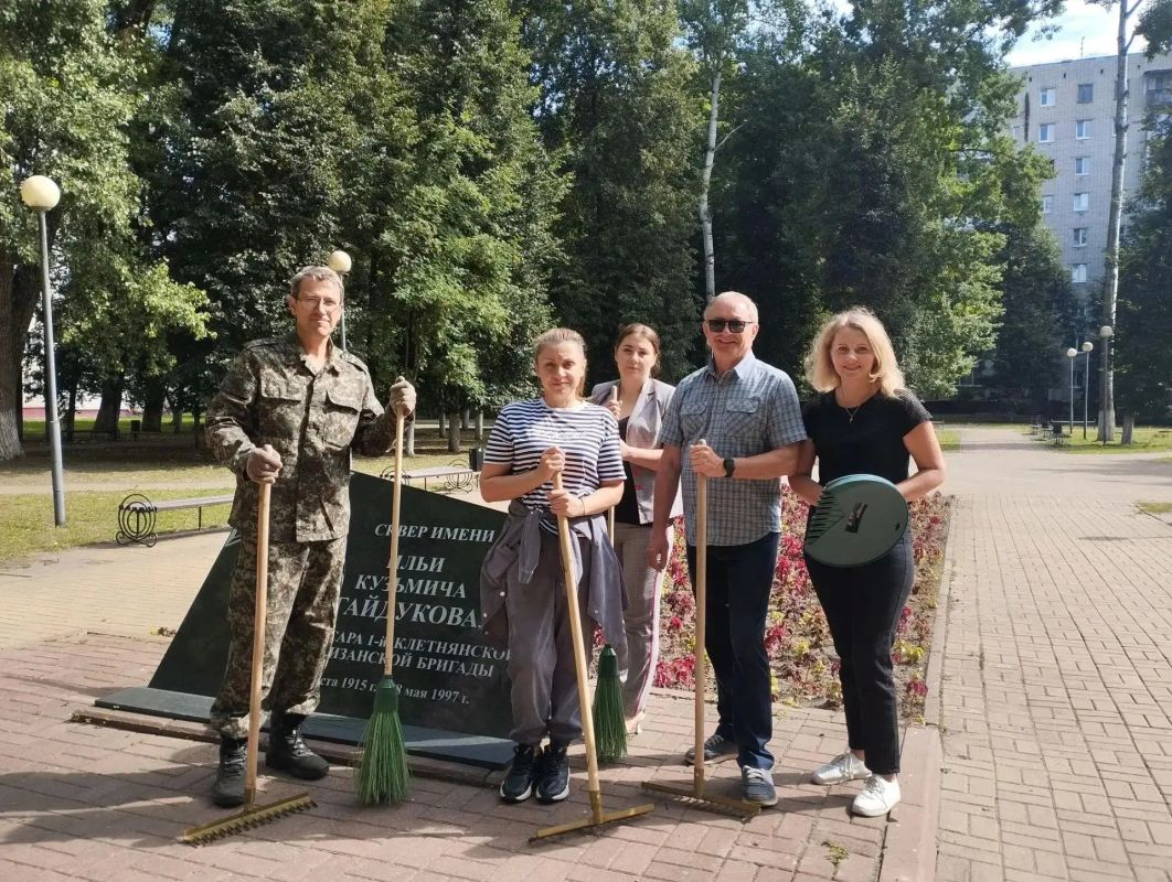 В санитарной пятнице приняли участие 96 сотрудников городской и районных администраций В санитарной пятнице приняли участие 96 сотрудников городской и районных администраций