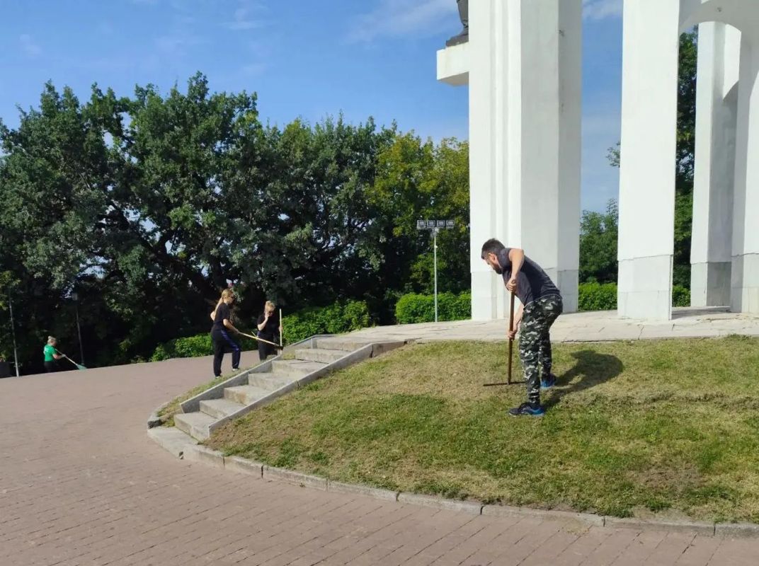 В санитарной пятнице приняли участие 96 сотрудников городской и районных администраций В санитарной пятнице приняли участие 96 сотрудников городской и районных администраций