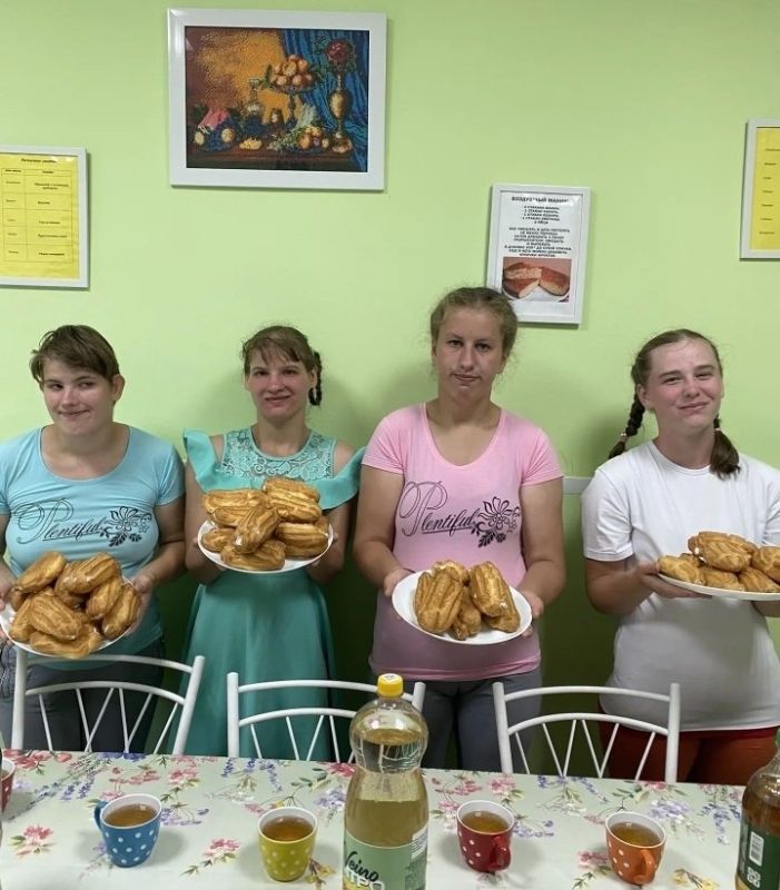 Сегодня в ГБСУ БО "Дубровский детский дом социального обслуживания "Планета детства" для ребят из групп «Берёзка» и «Василёк» распахнулись двери в настоящую летнюю сказку — под открытым небом закружилась зажигательная... Сегодня в ГБСУ БО "Дубровский детский дом социального обслуживания "Планета детства" для ребят из групп «Берёзка» и «Василёк» распахнулись двери в настоящую летнюю сказку — под открытым небом закружилась зажигательная...