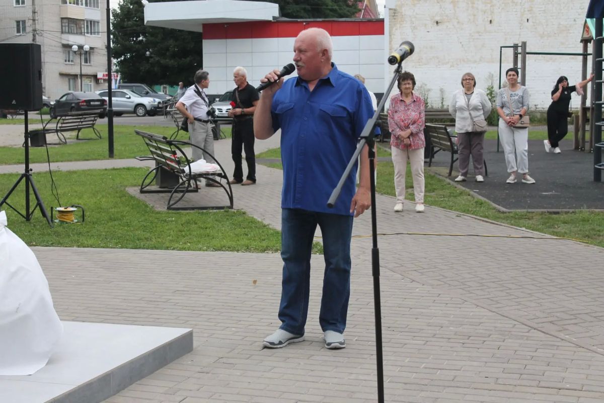 В Карачеве, в день 330-летия Военно-морского флота, был открыт памятный знак «Морякам всех поколений» В Карачеве, в день 330-летия Военно-морского флота, был открыт памятный знак «Морякам всех поколений»