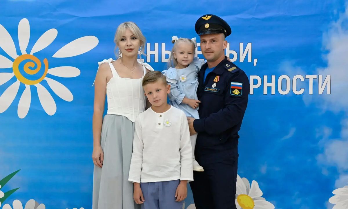 Поздравляем семью Поляковых с победой во Всероссийском конкурсе «Семья года» в номинации «Семья защитника Отечества»!