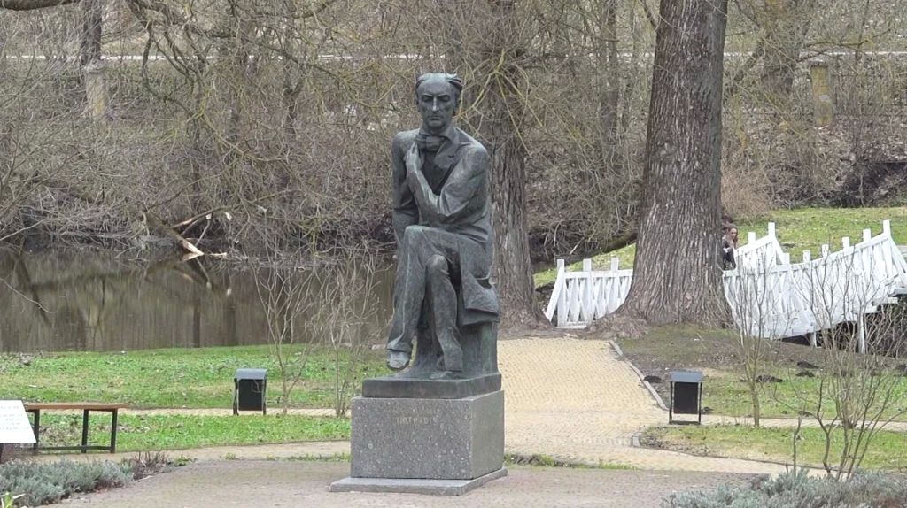 Музей «Овстуг» продлил прием работ на международный конкурс имени Тютчева