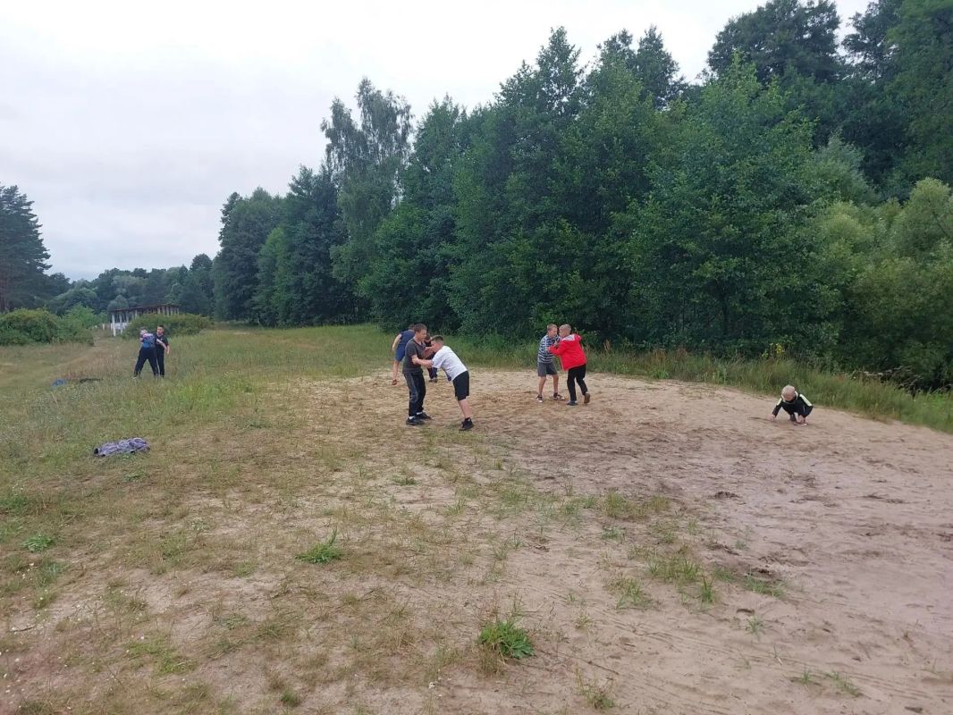 Спортсмены отделения ММА Дворца единоборств им. Артема Осипенко участвуют в сборах в поселке Синезерки, на база «Атлант» Спортсмены отделения ММА Дворца единоборств им. Артема Осипенко участвуют в сборах в поселке Синезерки, на база «Атлант»