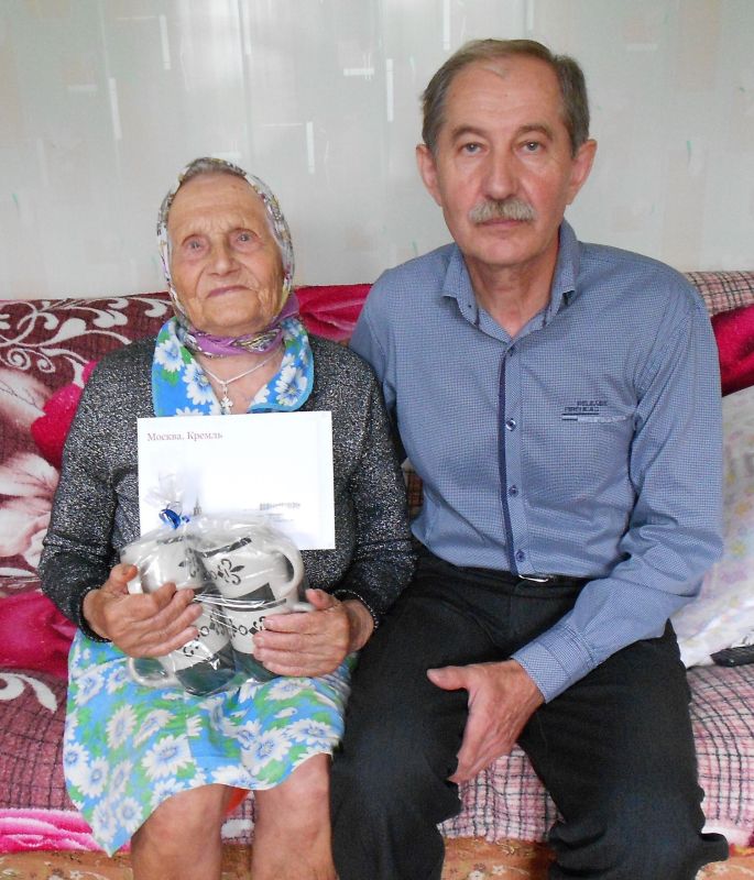 97 лет мудрости и любви: в Гордеевском районе поздравили Ольгу Ивановну Сидоренко