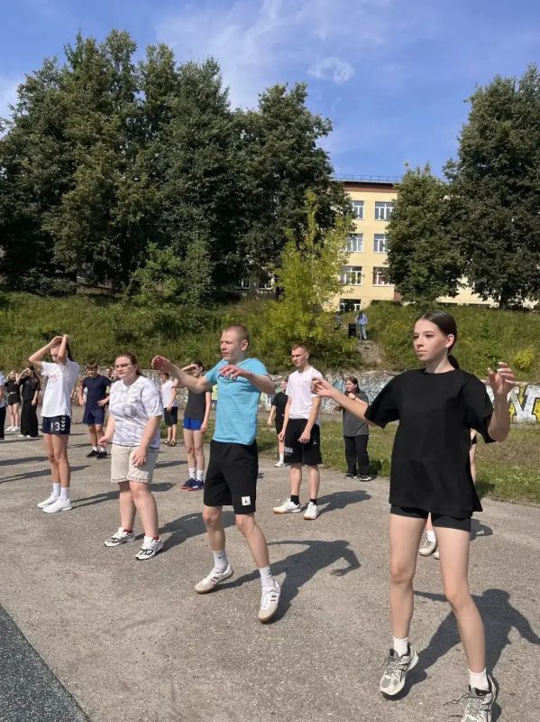 2 августа 2026 года на базе Брянского государственного училища олимпийского резерва (БГУОР) состоялось торжественное спортивно-массовое мероприятие — «Зарядка с чемпионом», приуроченное к празднованию Дня физкультурника в... 2 августа 2026 года на базе Брянского государственного училища олимпийского резерва (БГУОР) состоялось торжественное спортивно-массовое мероприятие — «Зарядка с чемпионом», приуроченное к празднованию Дня физкультурника в...