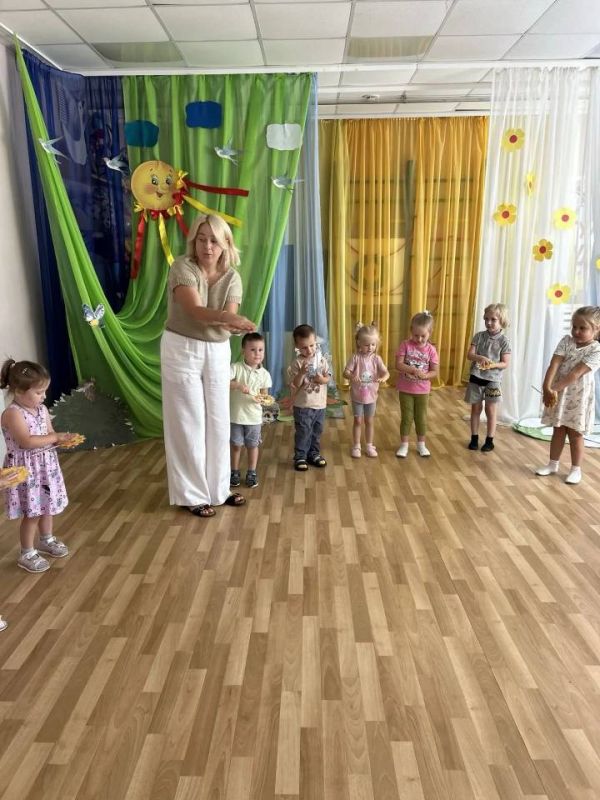 31 июля 2026 года МБДОУ - детский сад №2 "Соловушка" подумал: что может быть лучше, чем отправиться вместе с крохами в сказочный лес — подышать свежим воздухом, попеть добрые песенки и собрать целую корзинку воображаемой... 31 июля 2026 года МБДОУ - детский сад №2 "Соловушка" подумал: что может быть лучше, чем отправиться вместе с крохами в сказочный лес — подышать свежим воздухом, попеть добрые песенки и собрать целую корзинку воображаемой...