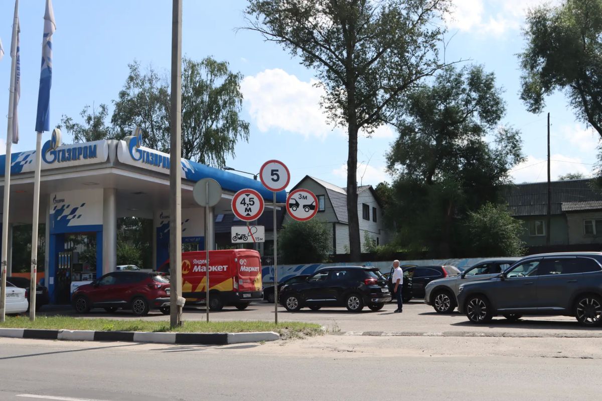 В Брянске ситуация с бензином контролируется В Брянске ситуация с бензином контролируется