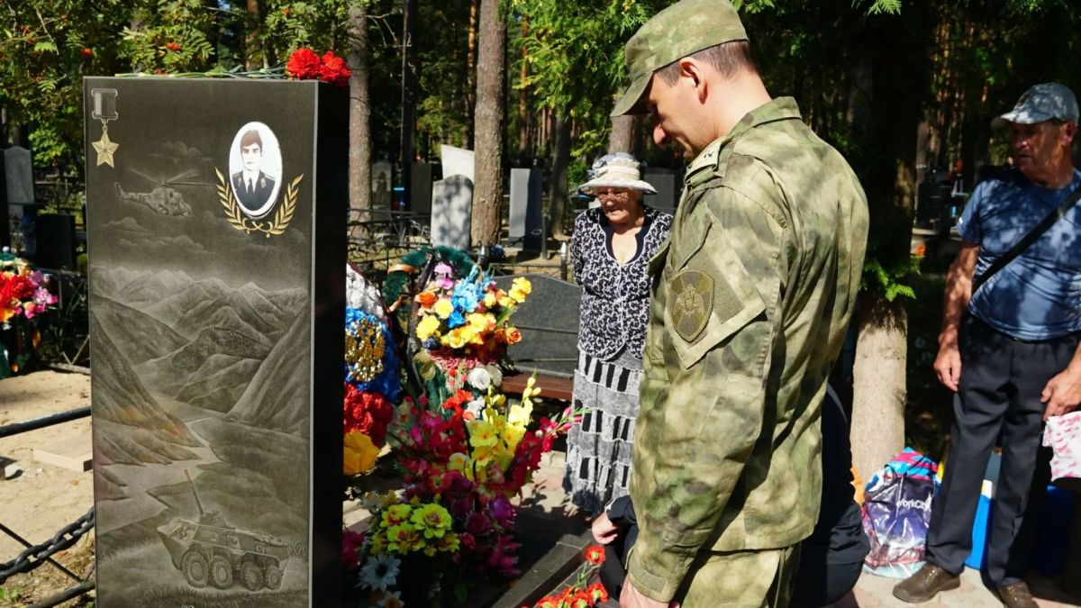 В Брянске почтили память Героя России Олега Визнюка