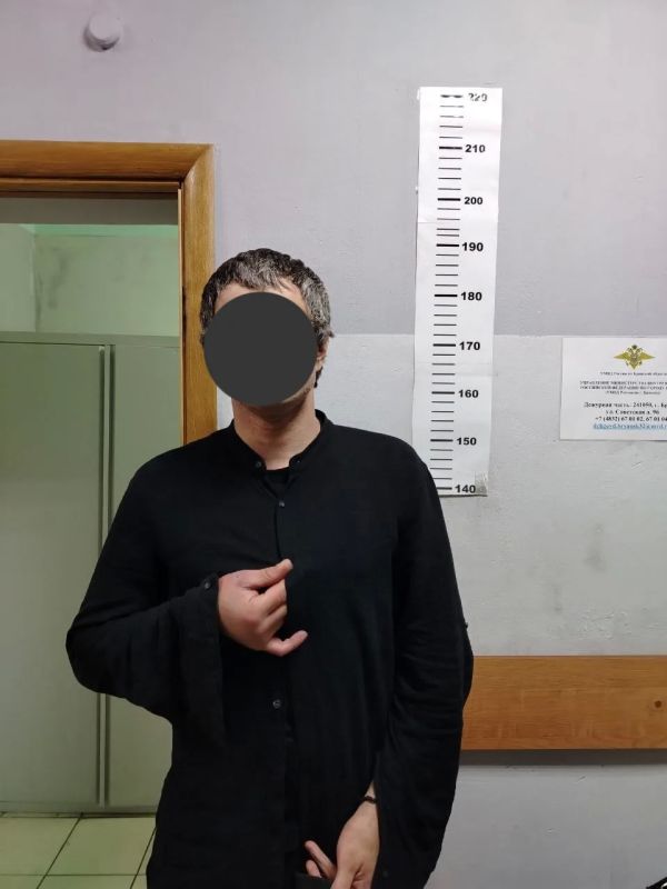 В Брянске полицейские задержали межрегионального наркокурьера В Брянске полицейские задержали межрегионального наркокурьера