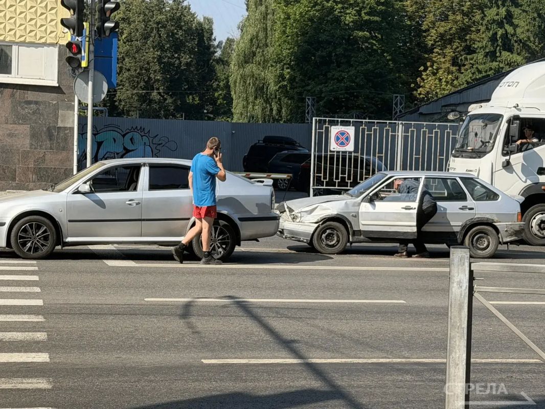 Сегодня утром в Брянске произошло дорожно-транспортное происшествие Сегодня утром в Брянске произошло дорожно-транспортное происшествие