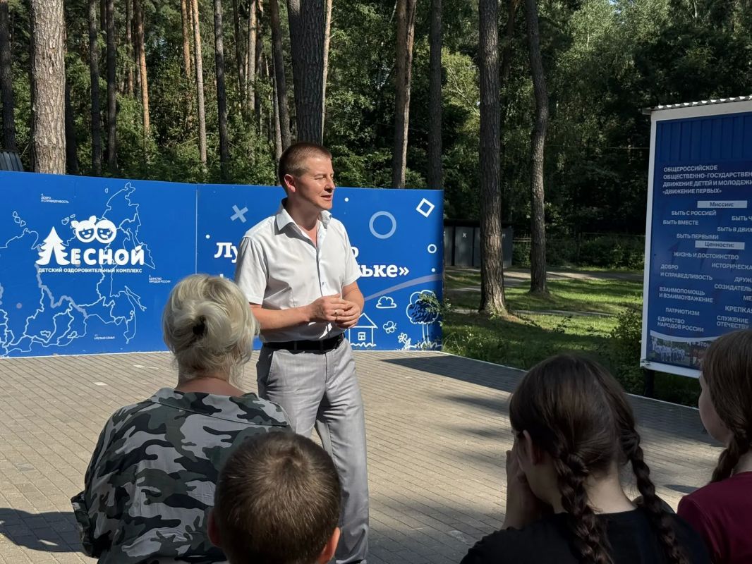 6 августа на базе Детского оздоровительного комплекса «Лесной»(лагерь «Огонёк») состоялось торжественное открытие юнармейской профориентационной смены 6 августа на базе Детского оздоровительного комплекса «Лесной»(лагерь «Огонёк») состоялось торжественное открытие юнармейской профориентационной смены