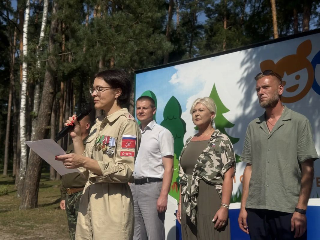 6 августа на базе Детского оздоровительного комплекса «Лесной»(лагерь «Огонёк») состоялось торжественное открытие юнармейской профориентационной смены 6 августа на базе Детского оздоровительного комплекса «Лесной»(лагерь «Огонёк») состоялось торжественное открытие юнармейской профориентационной смены