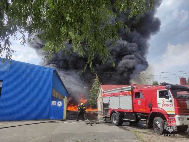 Открытое горение на месте пожара в Брянске ликвидировано.Об этом сообщили в региональном управлении МЧС