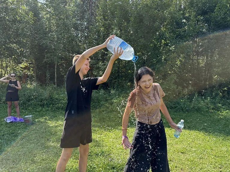 Смех, брызги и командный дух: чем запомнилось открытие смены в «Искорке» Смех, брызги и командный дух: чем запомнилось открытие смены в «Искорке»