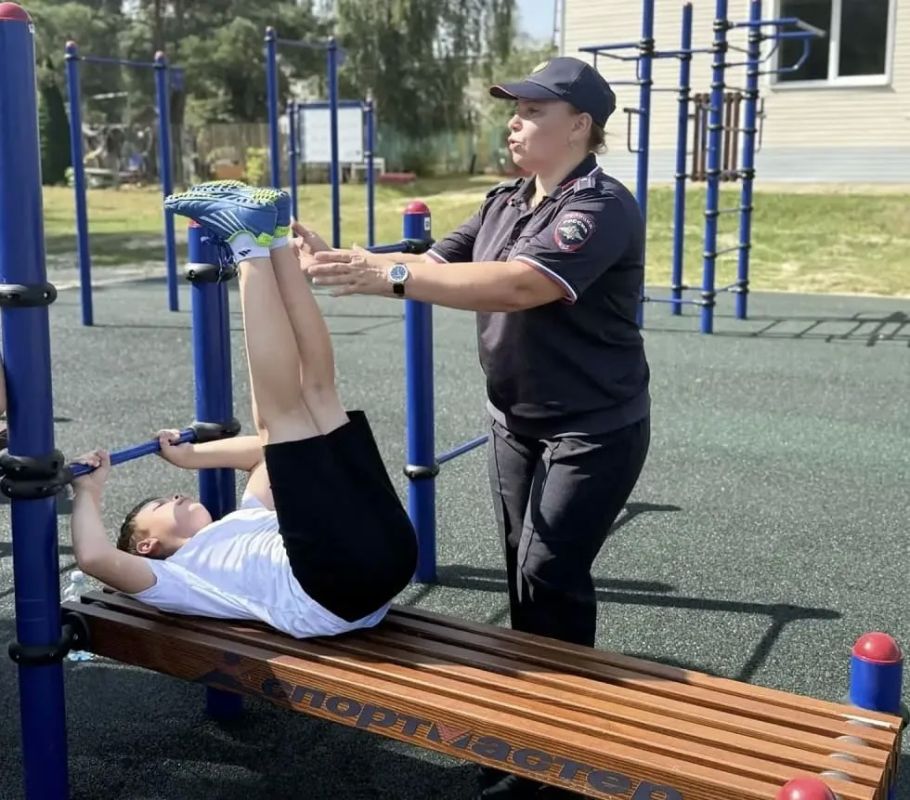 В Унече транспортные полицейские провели общероссийскую акцию «Зарядка со стражем порядка» В Унече транспортные полицейские провели общероссийскую акцию «Зарядка со стражем порядка»