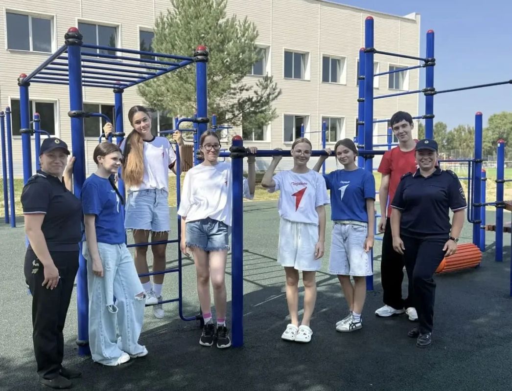 В Унече транспортные полицейские провели общероссийскую акцию «Зарядка со стражем порядка» В Унече транспортные полицейские провели общероссийскую акцию «Зарядка со стражем порядка»