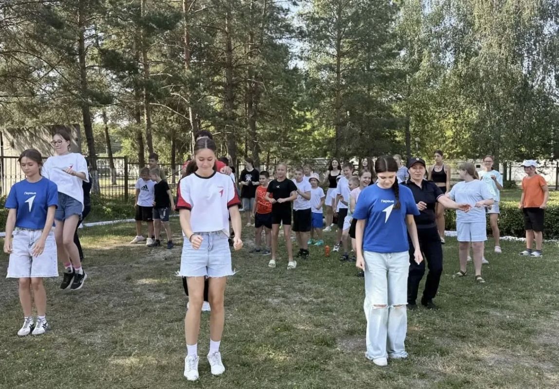 В Унече транспортные полицейские провели общероссийскую акцию «Зарядка со стражем порядка» В Унече транспортные полицейские провели общероссийскую акцию «Зарядка со стражем порядка»