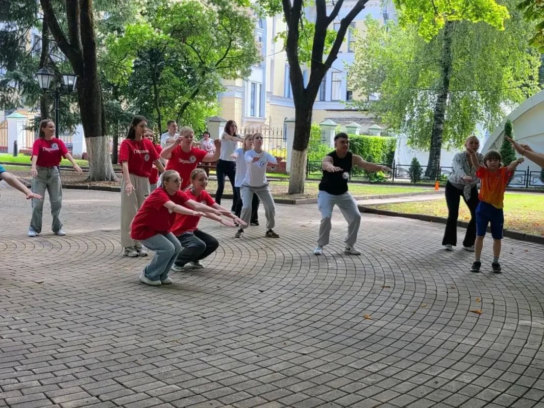 КНИГА + СПОРТ = НАШ РЕКОРД! КНИГА + СПОРТ = НАШ РЕКОРД!