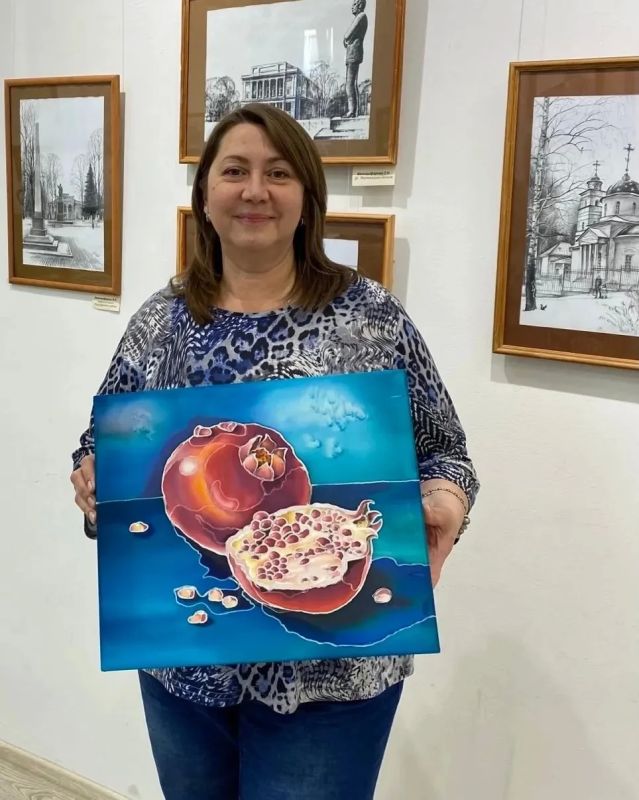 9 августа в 12.00 приглашаем на мастер-класс по росписи ткани: панно 3040см (продолжительность 4-5ч.) или роспись платка 5555см в Городском выставочном зале 9 августа в 12.00 приглашаем на мастер-класс по росписи ткани: панно 3040см (продолжительность 4-5ч.) или роспись платка 5555см в Городском выставочном зале