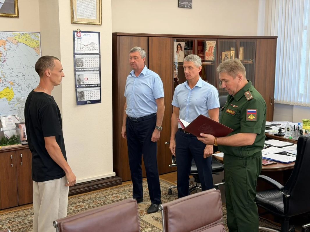Сегодня, 10 августа 2026 года, в городе Клинцы состоялась торжественная церемония вручения государственных наград Сегодня, 10 августа 2026 года, в городе Клинцы состоялась торжественная церемония вручения государственных наград