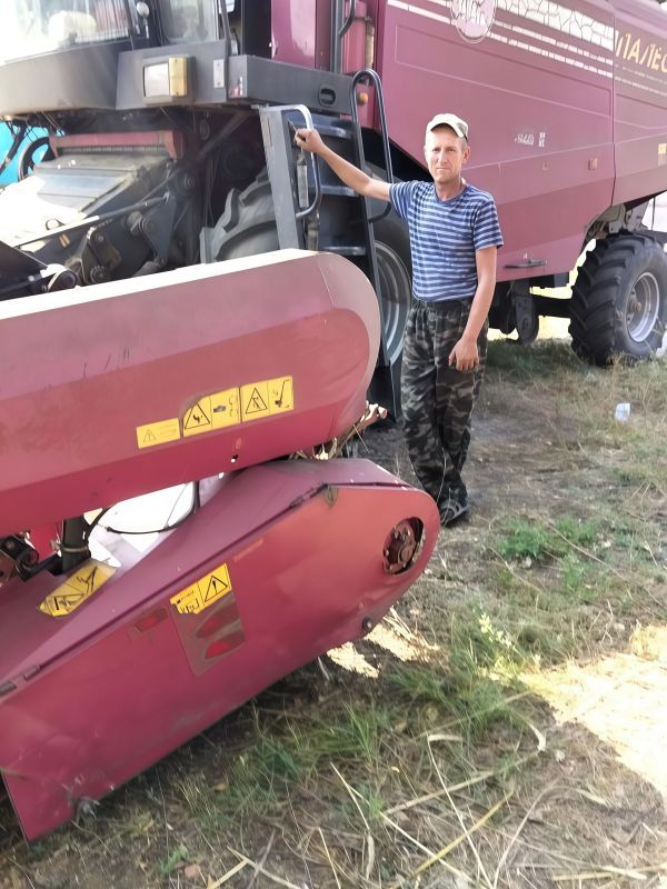 Полным ходом в Красногорском районе идёт уборочная страда при очень жаркой погоде Полным ходом в Красногорском районе идёт уборочная страда при очень жаркой погоде