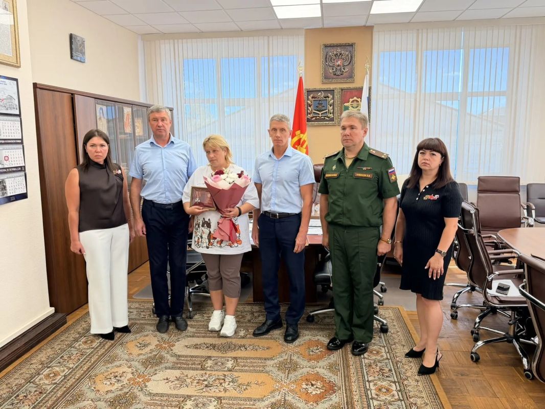 Сегодня, 10 августа 2026 года, в городе Клинцы состоялась торжественная церемония вручения государственных наград Сегодня, 10 августа 2026 года, в городе Клинцы состоялась торжественная церемония вручения государственных наград