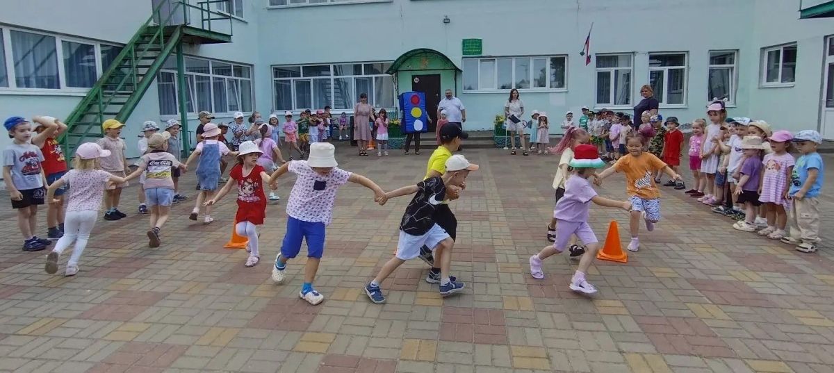 Яркий, весёлый, познавательный праздник в честь «Дня рождения светофора» прошел в МБДОУ №31 «Золотая рыбка» Яркий, весёлый, познавательный праздник в честь «Дня рождения светофора» прошел в МБДОУ №31 «Золотая рыбка»