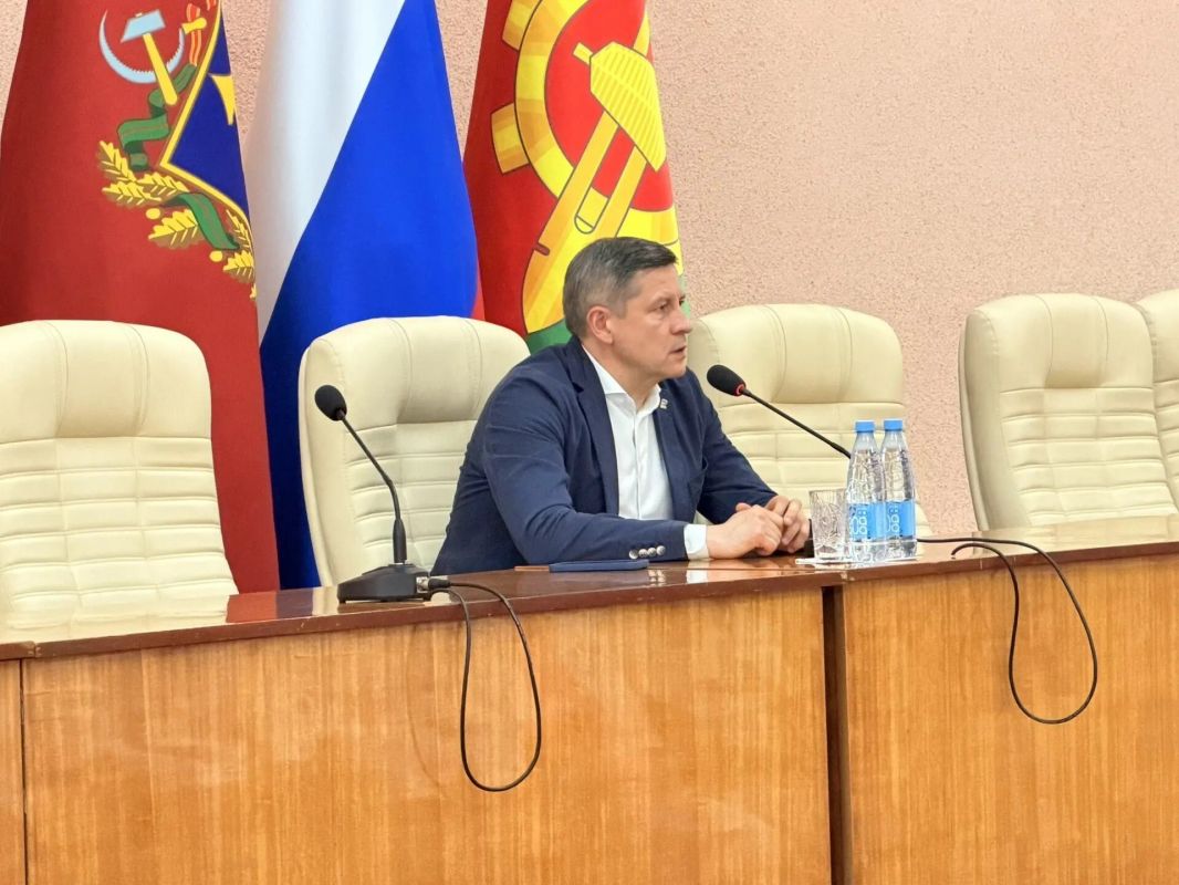 7 августа 2026 года в большом зале администрации города Клинцы состоялась встреча врио губернатора Брянской области Егора Викторовича Ковальчука с жителями города