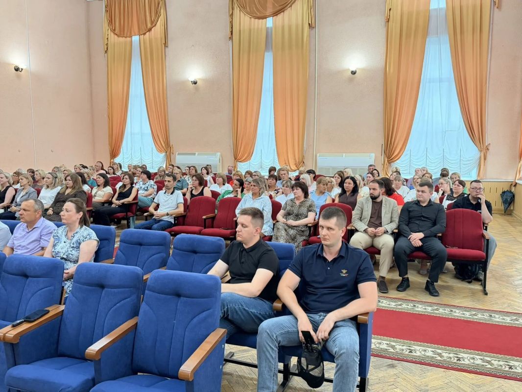 7 августа 2026 года в большом зале администрации города Клинцы состоялась встреча врио губернатора Брянской области Егора Викторовича Ковальчука с жителями города 7 августа 2026 года в большом зале администрации города Клинцы состоялась встреча врио губернатора Брянской области Егора Викторовича Ковальчука с жителями города