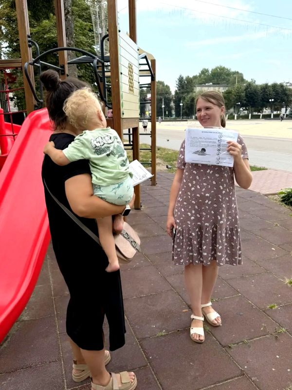В период аномальной жары, охватившей Брянскую область, сотрудники отделения помощи семье, женщинам и детям, оказавшимся в трудной жизненной ситуации, ГБУ КЦСОН Унечского района проводят целенаправленные профилактические... В период аномальной жары, охватившей Брянскую область, сотрудники отделения помощи семье, женщинам и детям, оказавшимся в трудной жизненной ситуации, ГБУ КЦСОН Унечского района проводят целенаправленные профилактические...